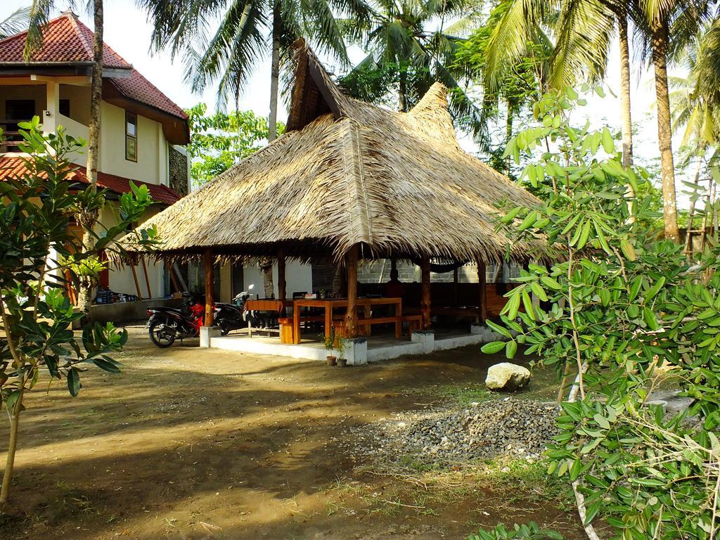 Sadati Home Stay Batukaras Extérieur photo