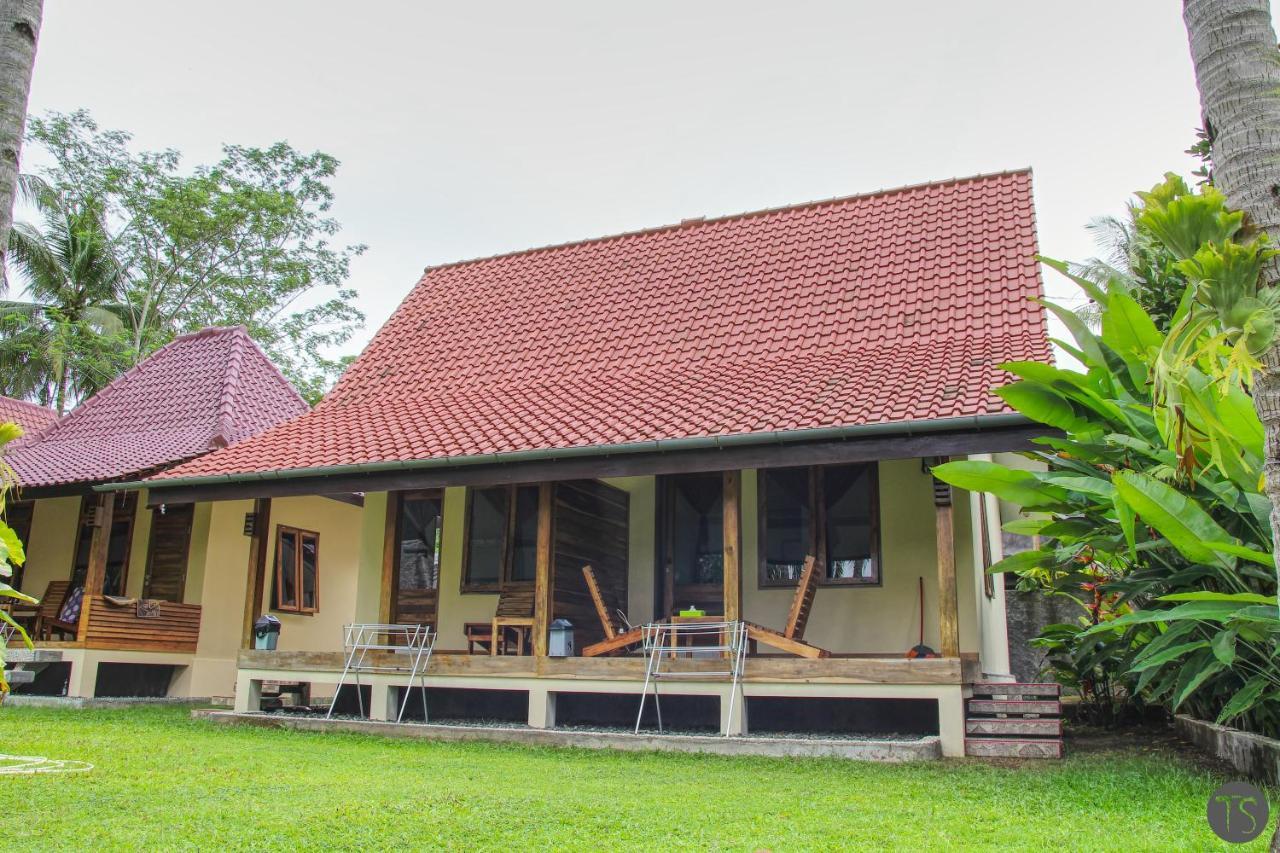 Sadati Home Stay Batukaras Extérieur photo
